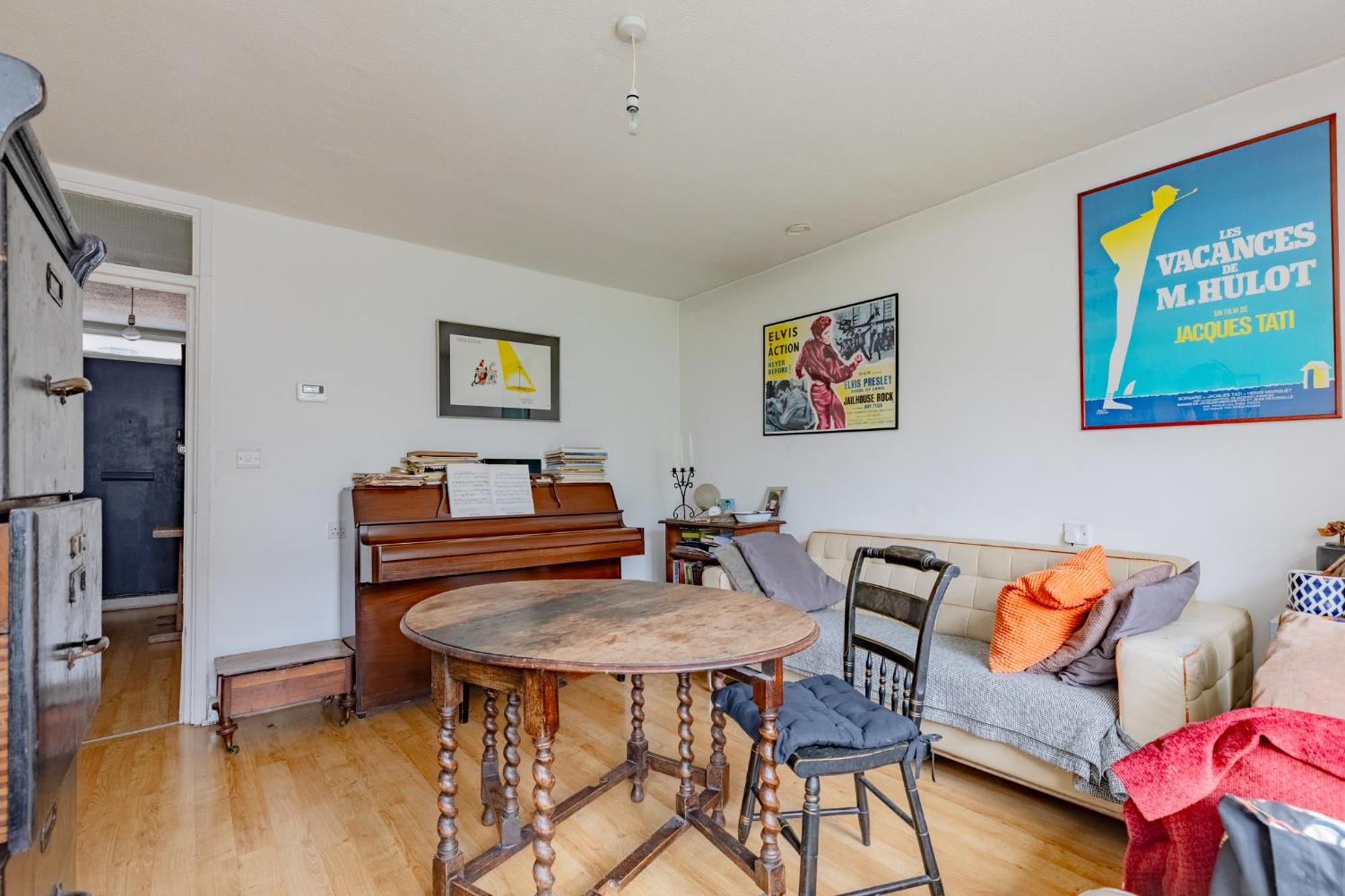 Characterful 1 Bedroom Flat Close To Dlr *