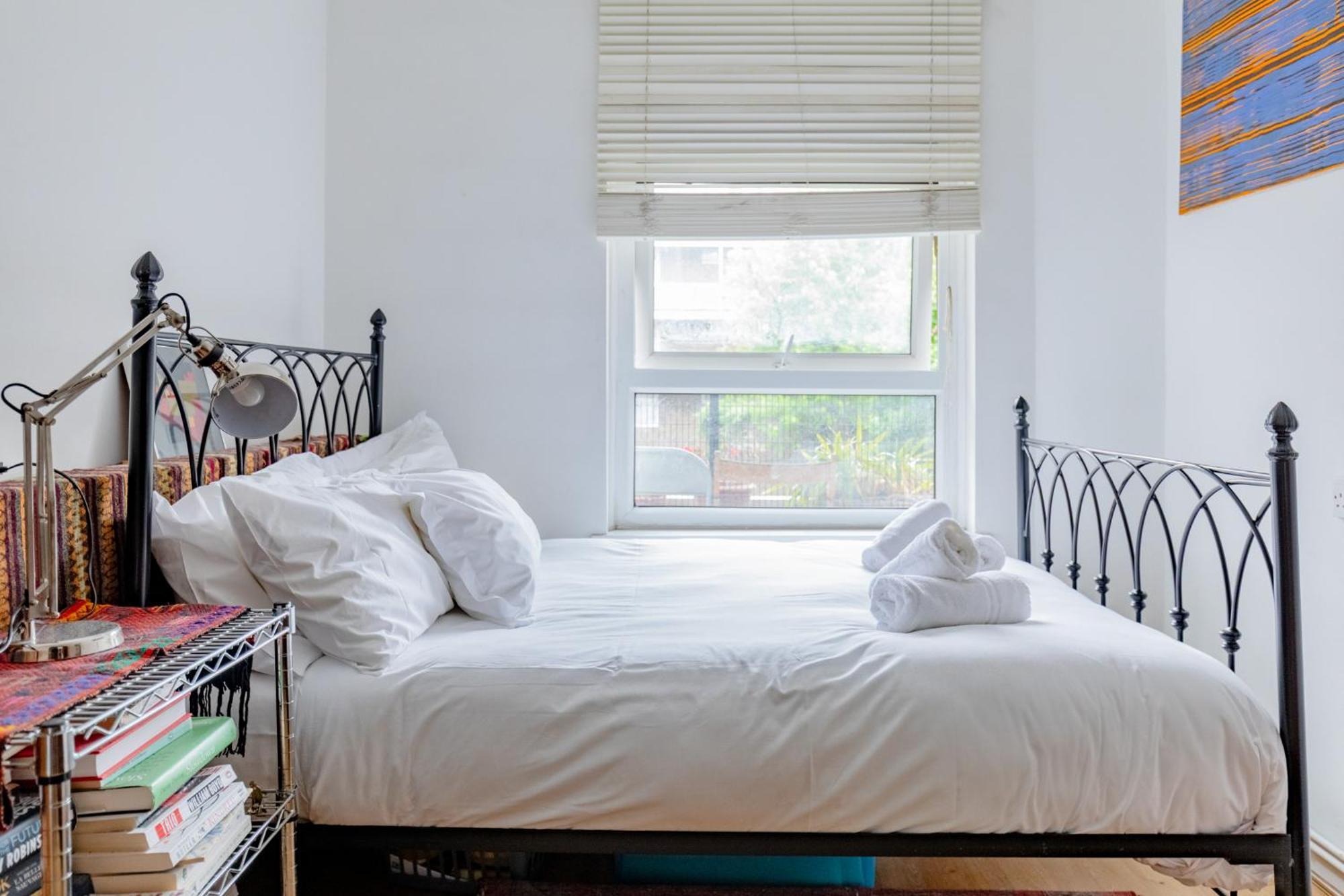 Characterful 1 Bedroom Flat Close To Dlr Appartement *