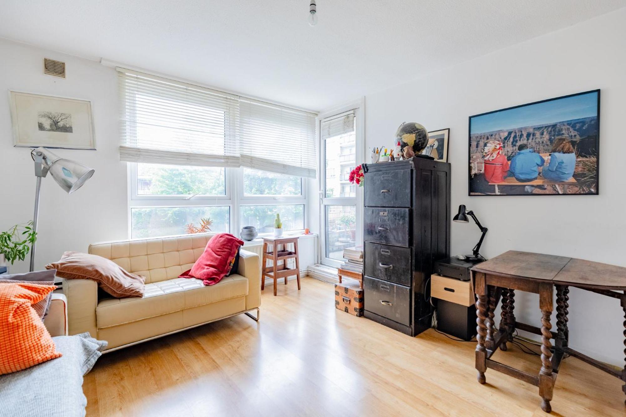 Characterful 1 Bedroom Flat Close To Dlr *